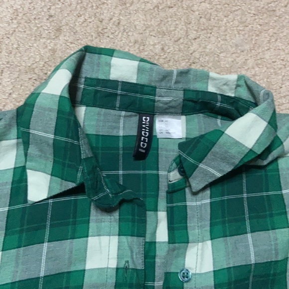 Divided H&M cropped green flannel in size XS/S - Picture 2 of 2